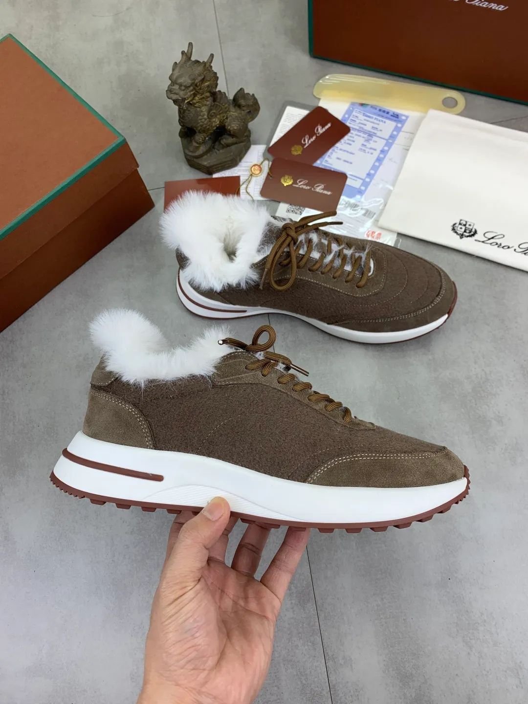 Men's Men's Shoes 💰P460 New Style 💰Mauri The latest casual shoes Loro Piana 💯Top grade💯Buy the original copy💯 Founded the existing Loro Piana company on April 24, 1924. It is now the sixth generation of family business, providing top quality products to customers who are discerning about taste and quality. Imported original fly woven fabric with cowhide fabric, plain calfskin lining. Hand-sewn thread with cowhide feet. Original packaging. High-end outsole. Size: 38-44 (customized for 45 and 46). 5️⃣ colors available.